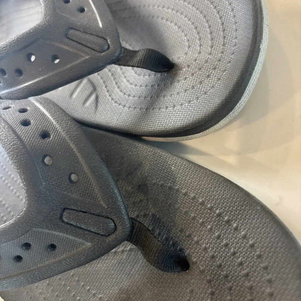 CROCS Swiftwater Deck Thong Flip‎ Flop Sandal Beach Boat Men's US 10 Black/Gray